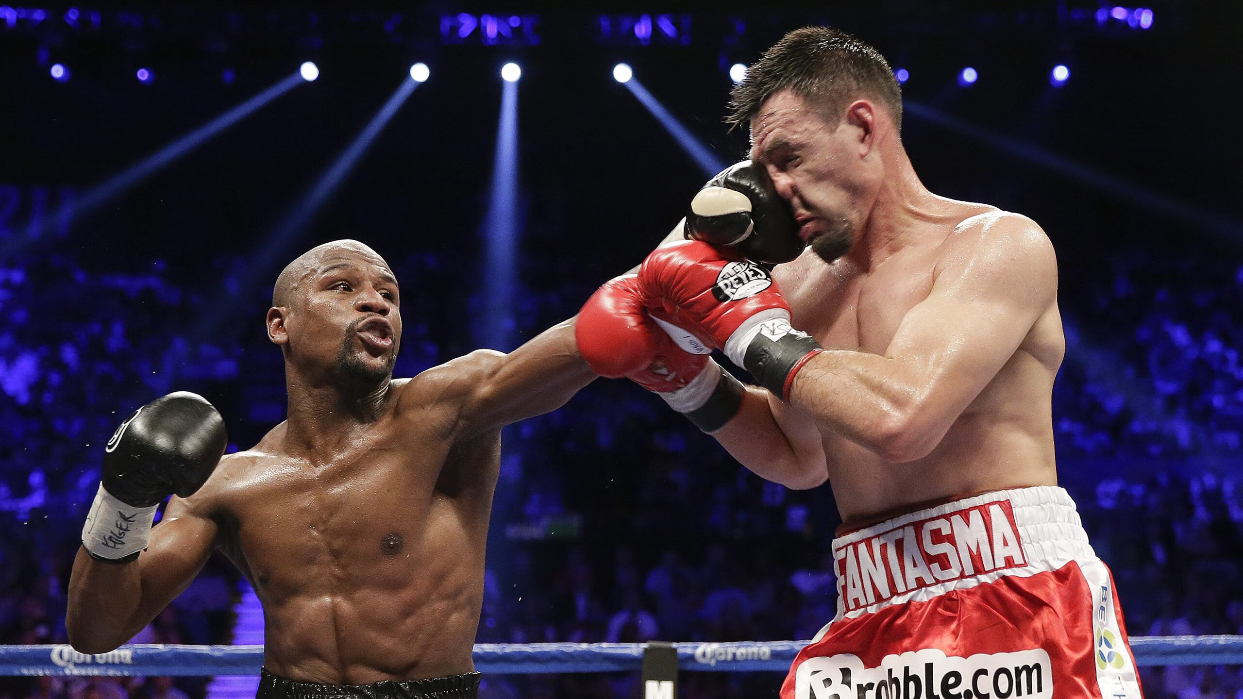 皇家马德里压哨绝杀巴萨，维尼修斯读秒破门，皇家马德里约维奇